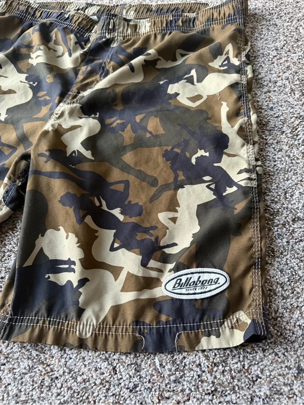 Vintage Y2K Billabong Pin Up Girl Camo Board Shorts Men's 32 Surf Cargo